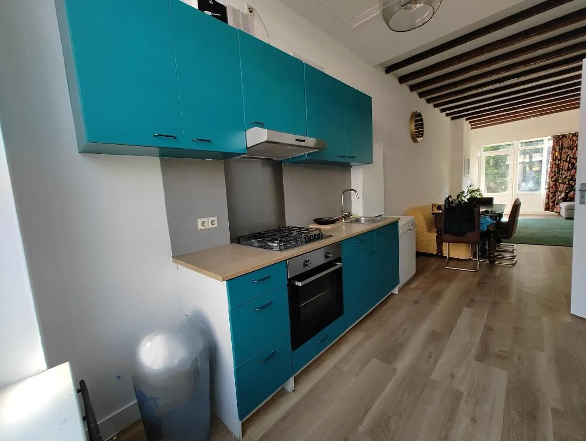 Bed & Breakfast The Diesel Bed And Breakfast Rotterdam