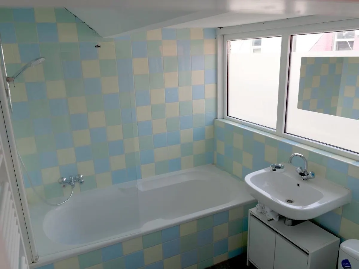 Bed & Breakfast The Diesel Bed And Breakfast Rotterdam